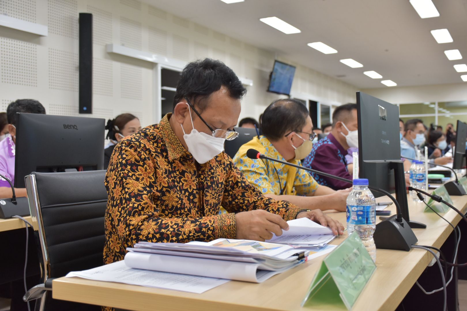 จ2