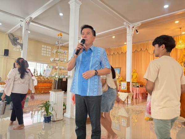 ผู้ว่าฯพังงา ร่วมสืบสานประเพณีทำบุญสารทเดือนสิบ ขณะที่ประชาชนต่างพาครอบครัวร่วมทำบุญอุทิศส่วนกุศลแก่ญาติผู้ล่วงลับอย่างเนืองแน่น