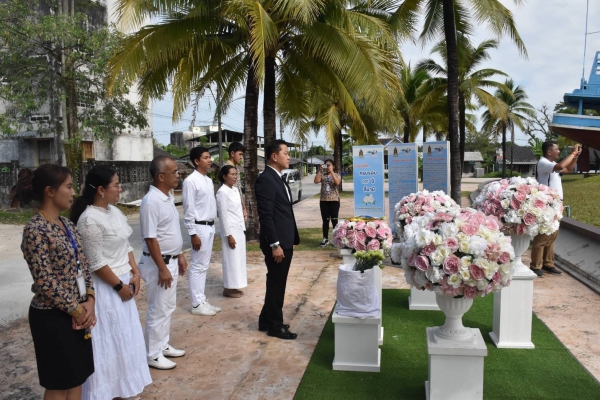 วัฒนธรรมจังหวัดพังงา เปิดพิพิธภัณฑ์สึนามิบ้านน้ำเค็ม ให้วางดอกไม้รำลึกถึงผู้สูญเสีย พร้อมเยี่ยมชมนิทรรศการฟรี เพื่อรำลึกเหตุการณ์ครบรอบ 19 ปีสึนามิ