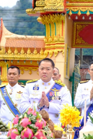 จังหวัดพังงาประกอบพิธีเสกน้ำพระพุทธมนต์ศักดิ์สิทธิ์ เนื่องในโอกาสมหามงคลวันเฉลิมพระชนมพรรษาพระบาทสมเด็จพระเจ้าอยู่หัว 6 รอบ 28 กรกฎาคม 2567  ณ พระอุโบสถวัดประชุมโยธี พระอารามหลวง อำเภอเมืองพังงา จังหวัดพังงา