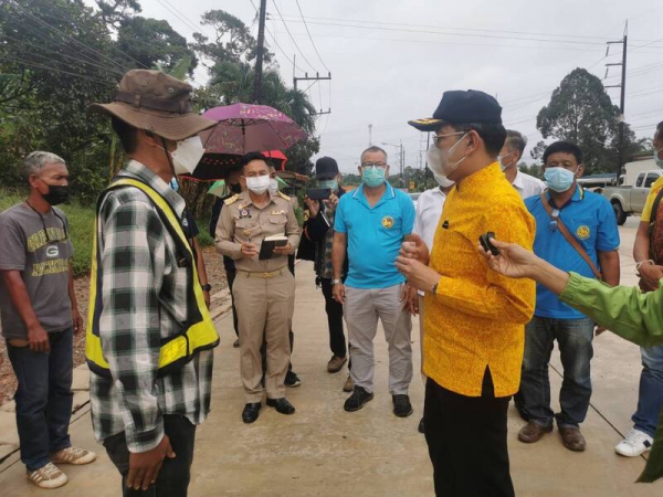 จังหวัดพังงา ติดตามเร่งรัดการดำเนินโครงการยกระดับความปลอดภัยและอำนวยความสะดวกการเดินทางบนถนนสายหลักเข้าสู่แหล่งท่องเที่ยวฝั่งอันดามัน บริเวณโค้งช่องคับ ตำบลท่าอยู่ อำเภอตะกั่วทุ่ง จังหวัดพังงา