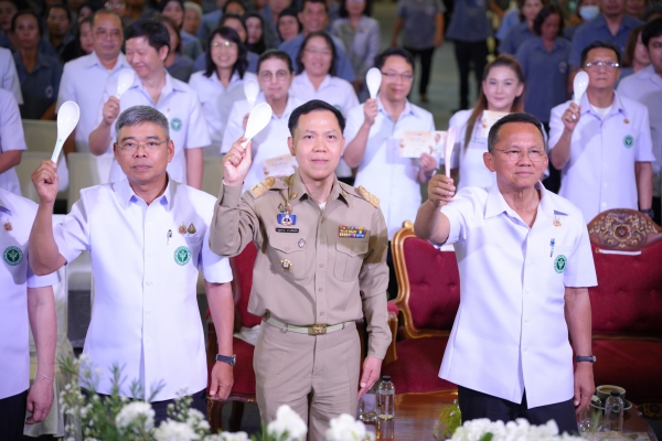 รัฐมนตรีว่าการกระทรวงสาธารณสุข เปิดโครงการบริการทุกช่วงวัย ด้วยความห่วงใย จากกระทรวงสาธารณสุข &ldquo;อสม. มั่นคง สาธารณสุขเข้มแข็ง เพื่อคนไทยห่างไกล NCDs&rdquo; จังหวัดพังงา