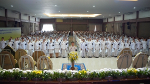 ผู้ว่าฯ พังงา นำข้าราชการและประชาชน ทำบุญตักบาตรถวายพระราชกุศลและวางพวงมาลา เนื่องใน วันนวมินทรมหาราช