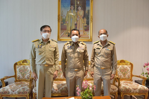 ผู้ว่าราชการจังหวัดพังงา ให้การต้อนรับนายไพบูลย์ จันทร์วรเชษฐ์ ผู้พิพากษาหัวหน้าศาลจังหวัดพังงา  ณ ห้องรับรองเจ้าเมือง