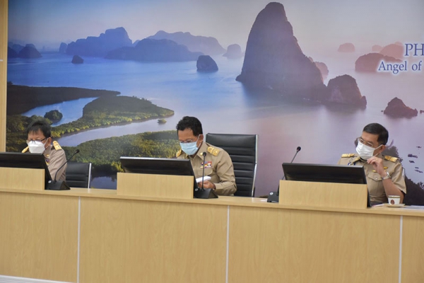 จังหวัดพังงา ประชุมติดตามสถานการณ์โควิด &ndash; 19 เชิญชวนเข้ารับเข็ม 3 เตรียมพร้อมเข้าสู่โรคประจำถิ่น