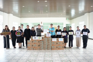 ผู้ว่าฯ พังงา รับมอบนมกล่อง 100 ลัง จากบริษัท ดัชมิลล์ฯ ส่งต่อกองทุนพัฒนาเด็กชนบทฯ เสริมโภชนาการให้เด็กนักเรียนในพื้นที่