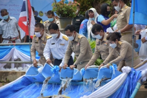 จังหวัดพังงา ปล่อยพันธุ์สัตว์น้ำเฉลิมพระเกียรติ เนื่องในโอกาสมหามงคลเฉลิมพระชนมพรรษา 90 พรรษา 12 สิงหาคม 2565 ณ ท่าเทียบเรือประมงพื้นบ้าน หมู่ 7 ตำบลบางวัน อำเภอคุระบุรี