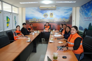 ผู้ว่าฯ พังงา ร่วมประชุม บกปภ.ช. นายกฯรัฐมนตรี ย้ำ ให้ทุกจังหวัดมีความพร้อมทุกด้าน ขณะที่จังหวัดพังงาเตรียมพร้อมคน เครื่องจักร เฝ้าระวังต่อเนื่อง 24 ชม.