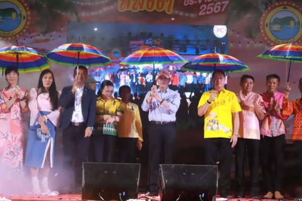 พังงา เปิดงาน &ldquo;Phang nga Light แวะหลบฝนชมแสงสีที่พังงา&rdquo; ตื่นตากับแสงสีสถาปัตย์ชิโนโปรตุกีสของอาคารศาลากลางจังหวัด แวะเซลฟี่กับประติมากรรมตุ๊กตาโคมไฟหลากสีสัน ชมฟรีทั้งงาน