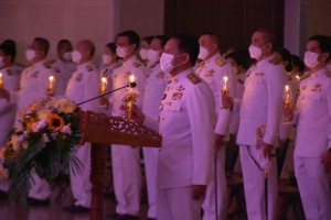 จังหวัดพังงา นำข้าราชการประกอบพิธีถวายเครื่องราชสักการะและวางพานพุ่มและพิธีจุดเทียนถวายพระพรชัยมงคล เนื่องในโอกาสวันเฉลิมพระชนมพรรษา 28 กรกฎาคม 2565 ณ หอประชุมจำปูน ศาลากลางจังหวัดพังงา