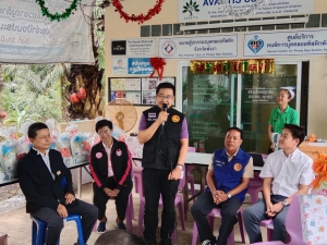 รองผู้ว่าฯ พังงา ร่วมแสดงความยินดีกับน้องออทิสติกและเด็กพิเศษในโครงการมอบบ้านพักบุคคลออทิสติก ภายใต้การอุปถัมภ์ของสโมสรโรตารีภูเก็ตแม็กซ์ และมูลนิธิทรายขาวทะเลใส
