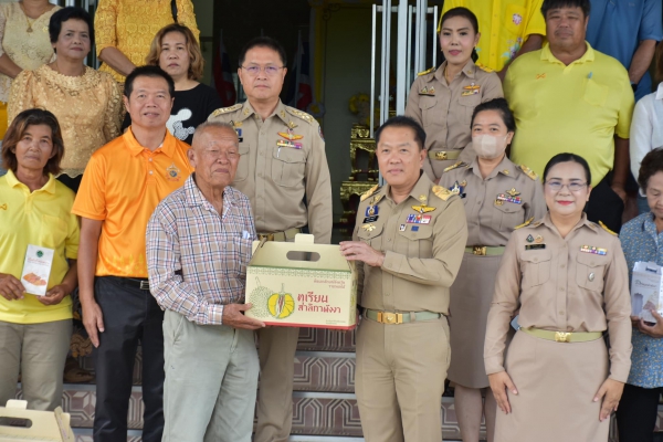 พาณิชย์พังงา มอบกล่องบรรจุภัณฑ์สินค้าแก้ผู้ผลิตสินค้าอัตลักษณ์