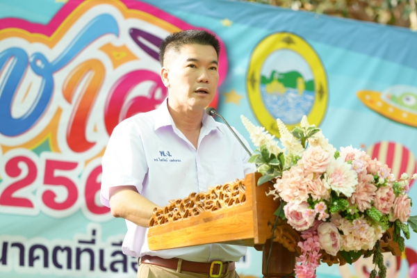 ผู้ว่าฯพังงา แต่งชุดนักเรียนย้อนวัยหัวใจเด็ก พาหนูๆเที่ยวงานวันเด็กแห่งชาติ ขณะที่ผู้ปกครองต่างพาบุตรหลานเข้าร่วมงานอย่างคึกคัก
