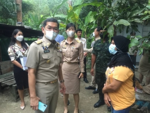 จังหวัดพังงา ติดตามความคืบหน้าการดำเนินงานขับเคลื่อนขจัดความยากจนและพัฒนาคนทุกช่วงวัย มิติด้านความเป็นอยู่ ณ พื้นที่ตำบลหล่อยูง อำเภอตะกั่วทุ่ง จังหวัดพังงา