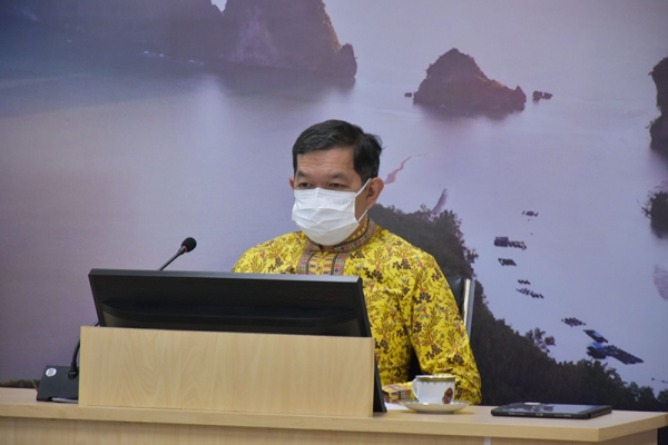 จังหวัดพังงา ประชุมคณะกรรมการโรคติดต่อติดตามการระบาดโควิด-19